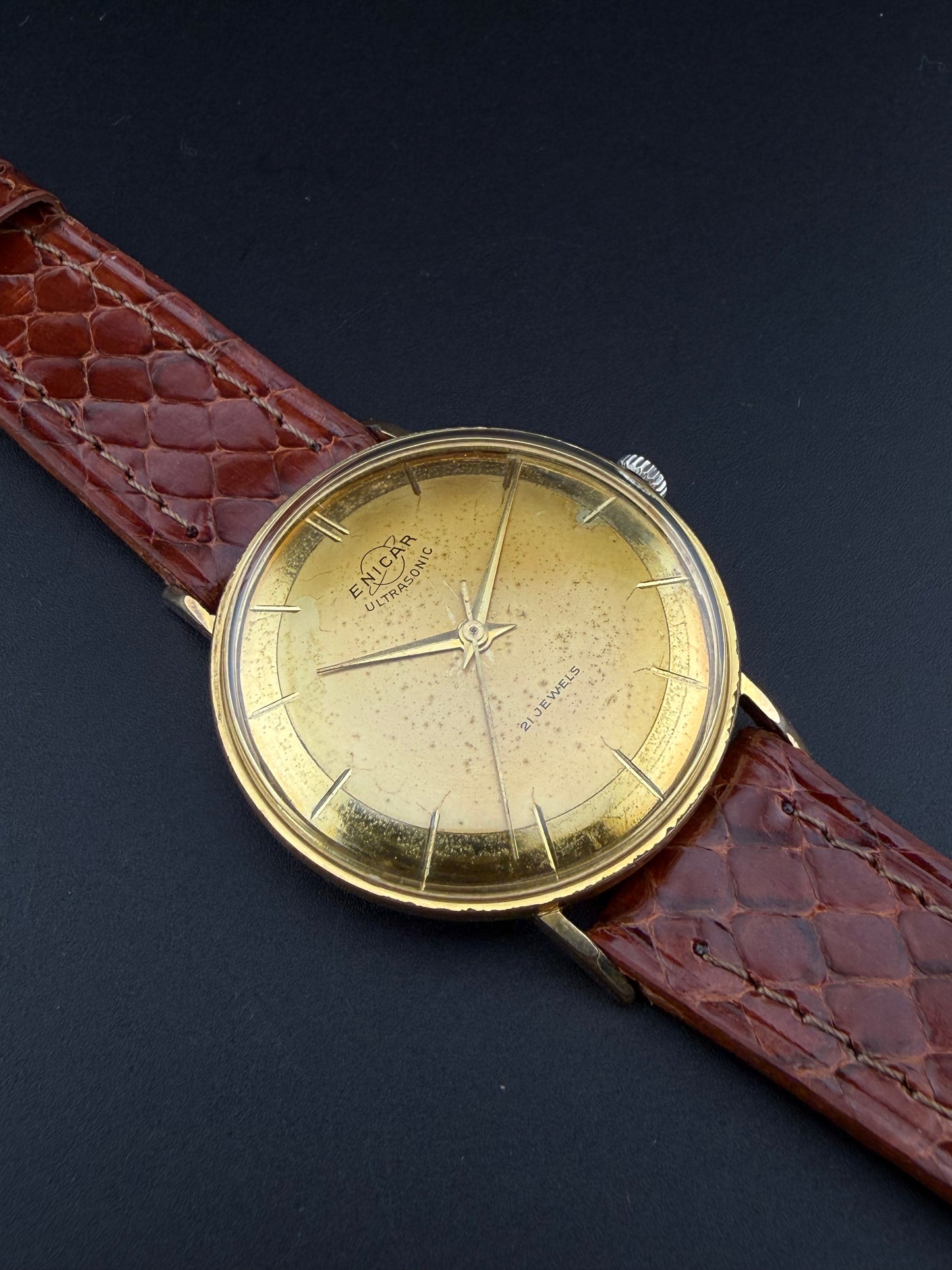 Reloj Enicar estilo polerouter